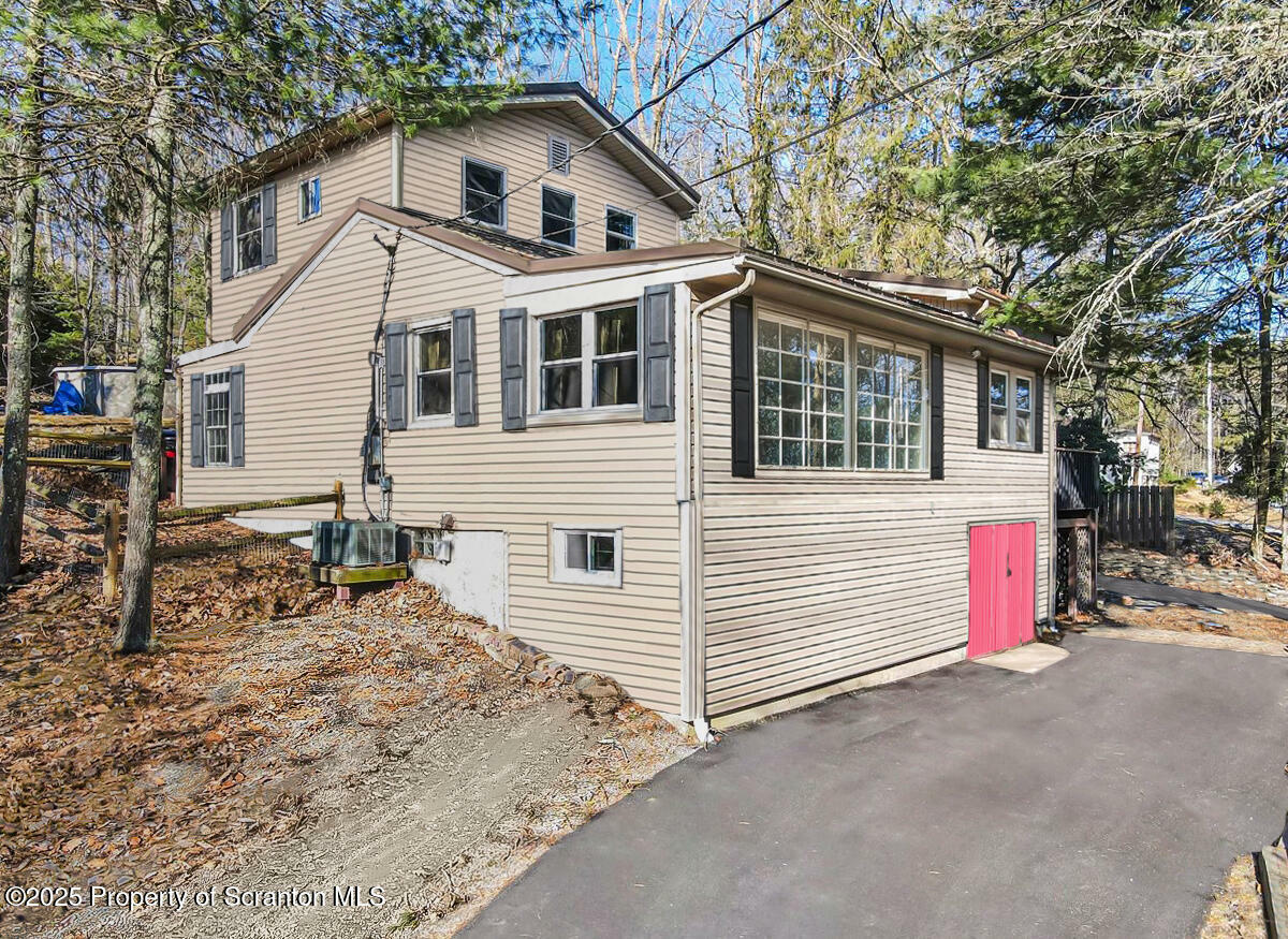 209 Shiny Mountain Road  Greentown PA 18426 photo