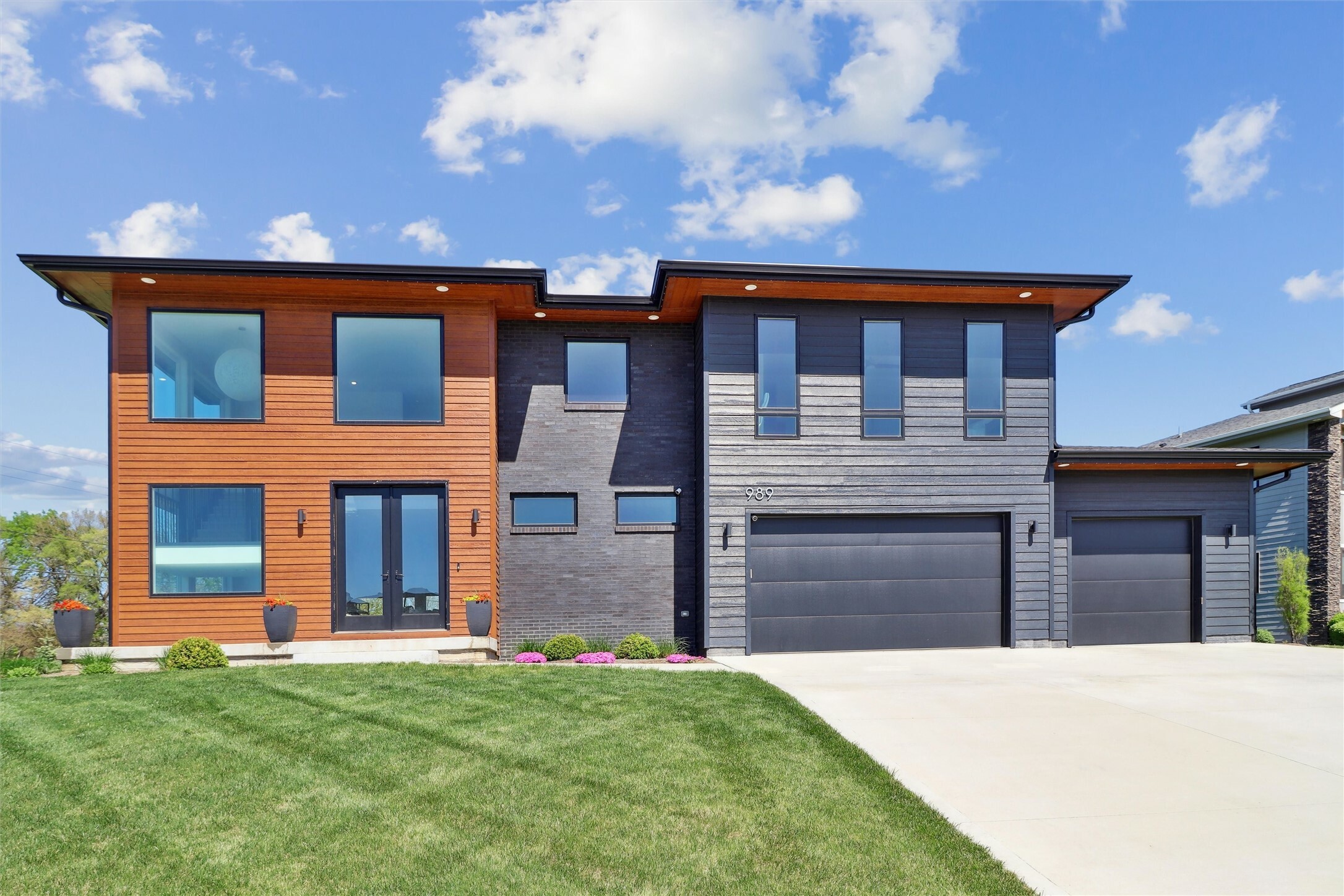 Property Photo: 989 65th Street IA 50266