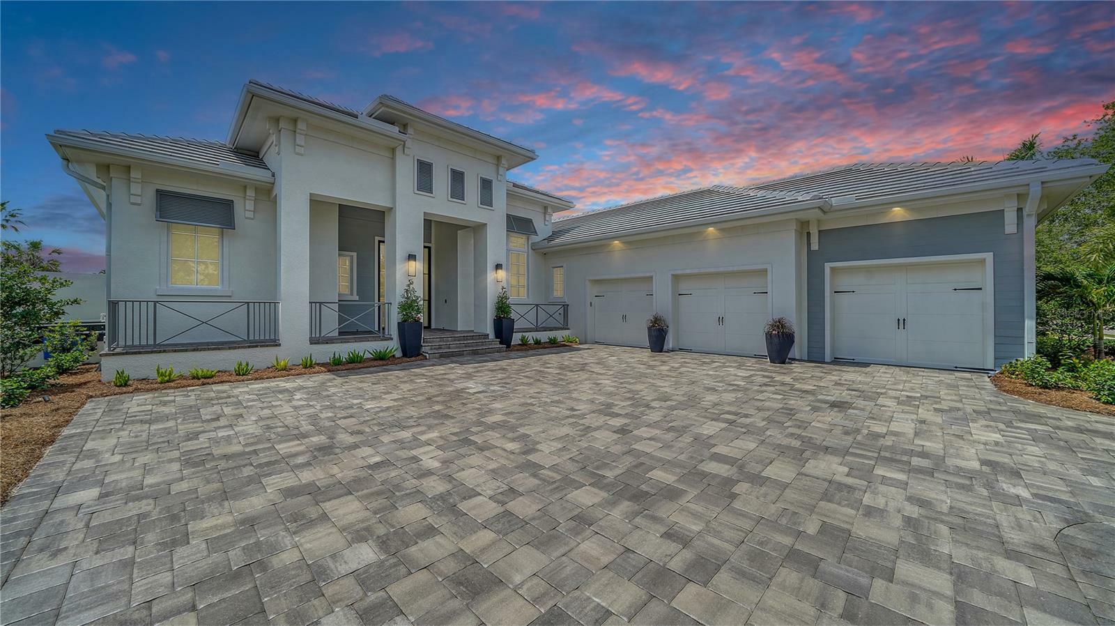 Property Photo: 8348 Catamaran Circle FL 34202