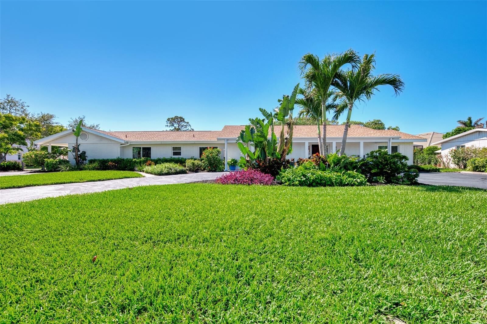 Property Photo:  400 Nokomis Avenue S  FL 34285 