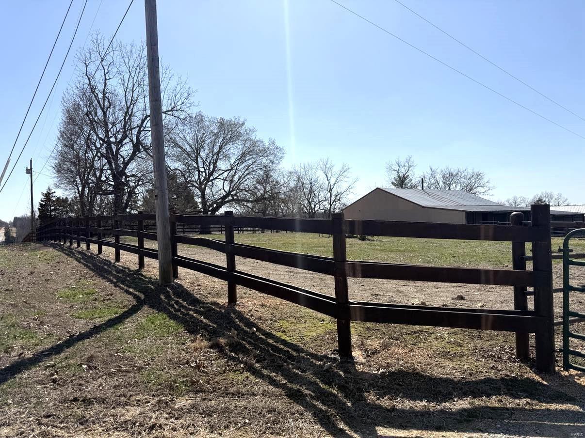 Property Photo:  27409 Missouri Drive  MO 65536 