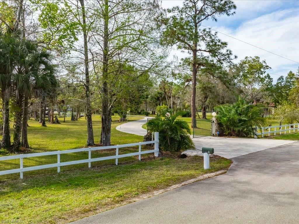 Property Photo: 2550 16th Ave NE FL 34120