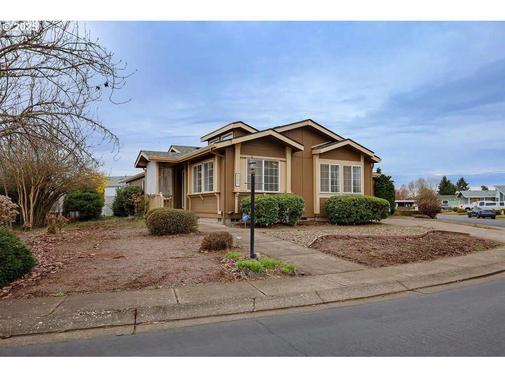 Property Photo:  5244 Glenn Ellen Dr  OR 97402 