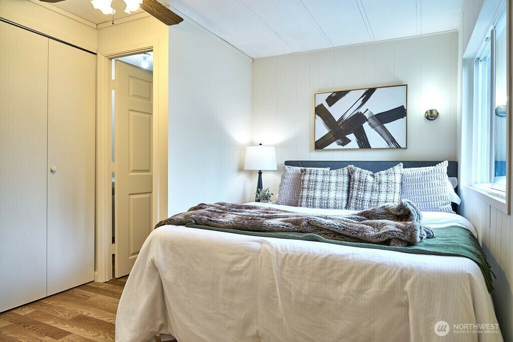 Property Photo: 23121 Edmonds Way 28 WA 98020