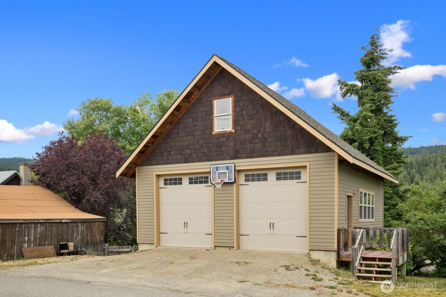 Property Photo:  313 S 2nd Street  WA 98941 