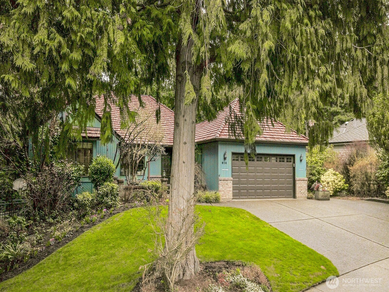 Property Photo: 914 NW 165th Place WA 98177