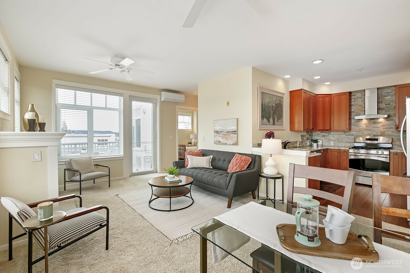 Property Photo: 109 2nd Street S 624 WA 98033