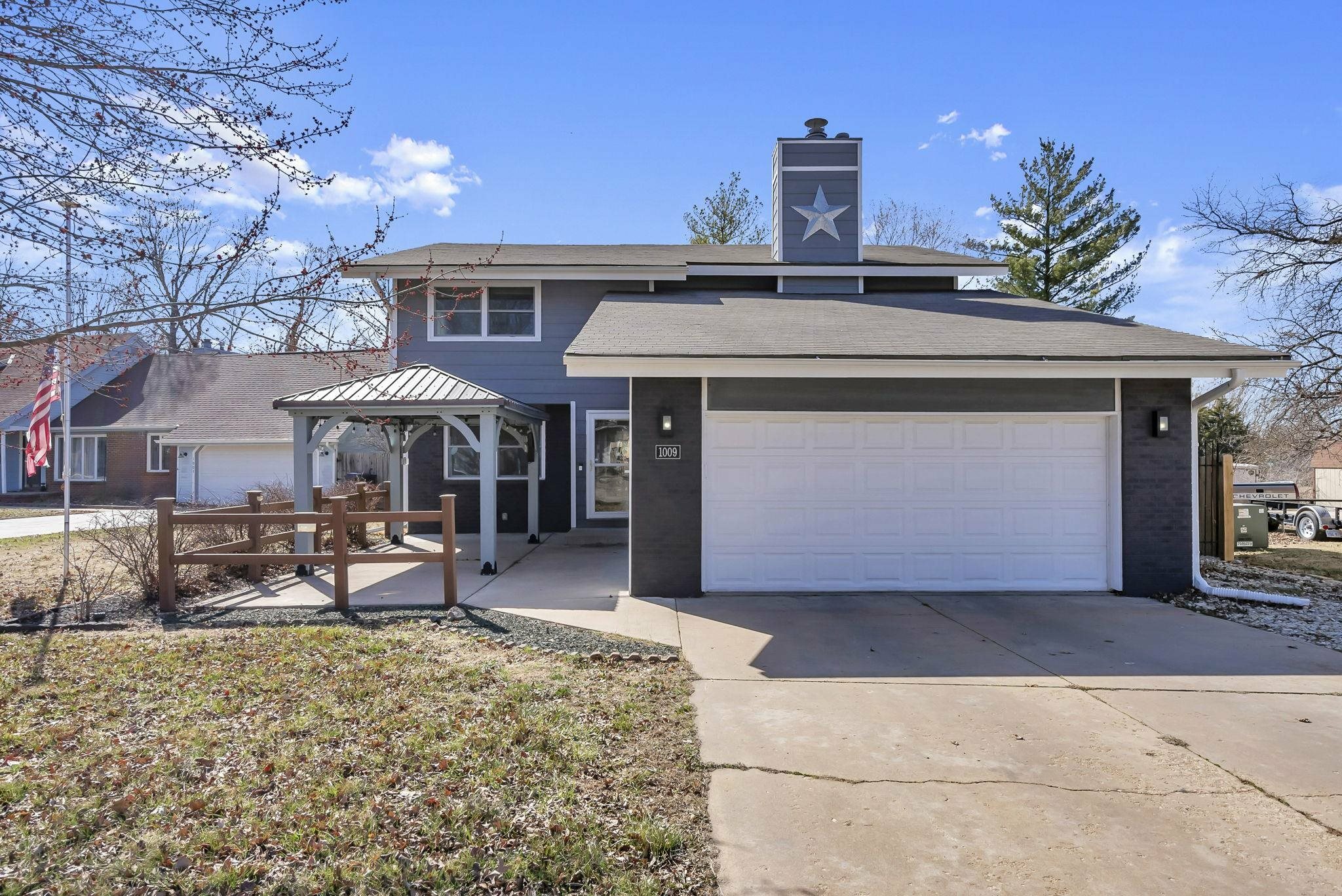 Property Photo:  1009 Lorna Ln.  KS 67114-1678 