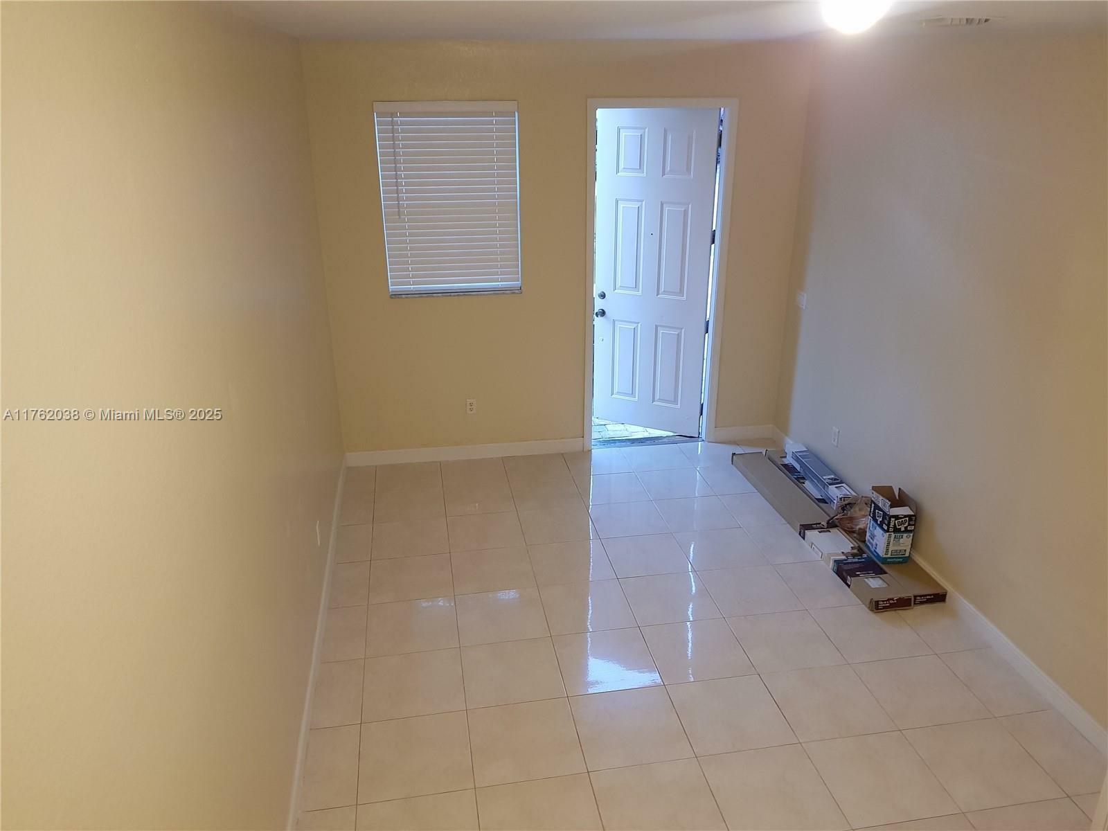 Property Photo:  472 NE 21st Ave  FL 33033 