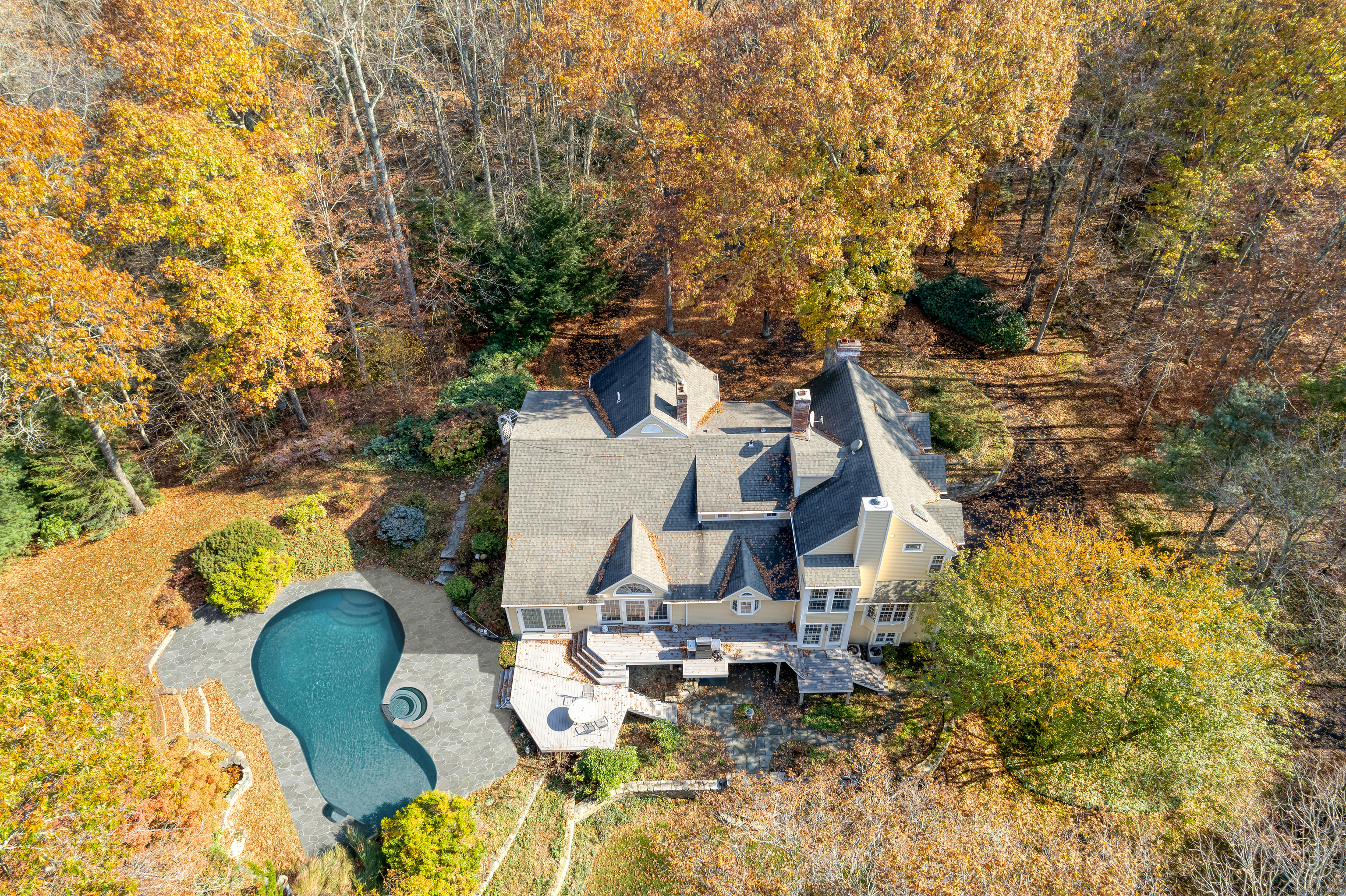 Property Photo: 604 West Lake Avenue CT 06437