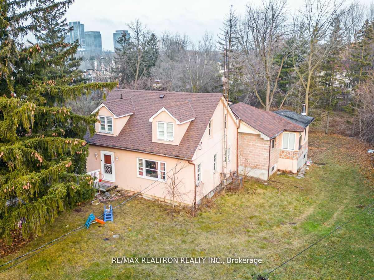 Photo de la propriété:  21 Yongeview Ave  ON L4C 7A3 