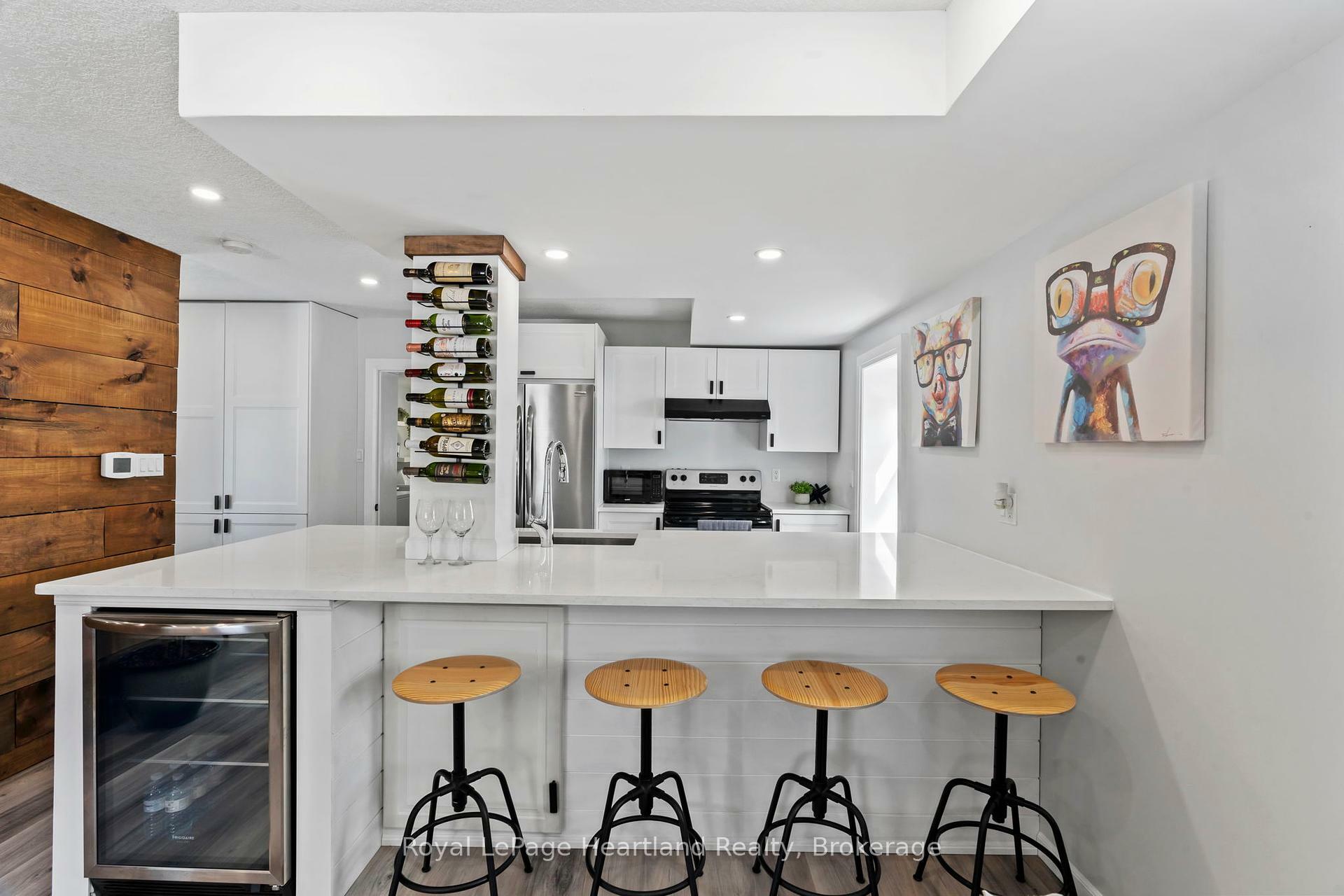 Property Photo:  415 Temple St  ON N0G 2P0 