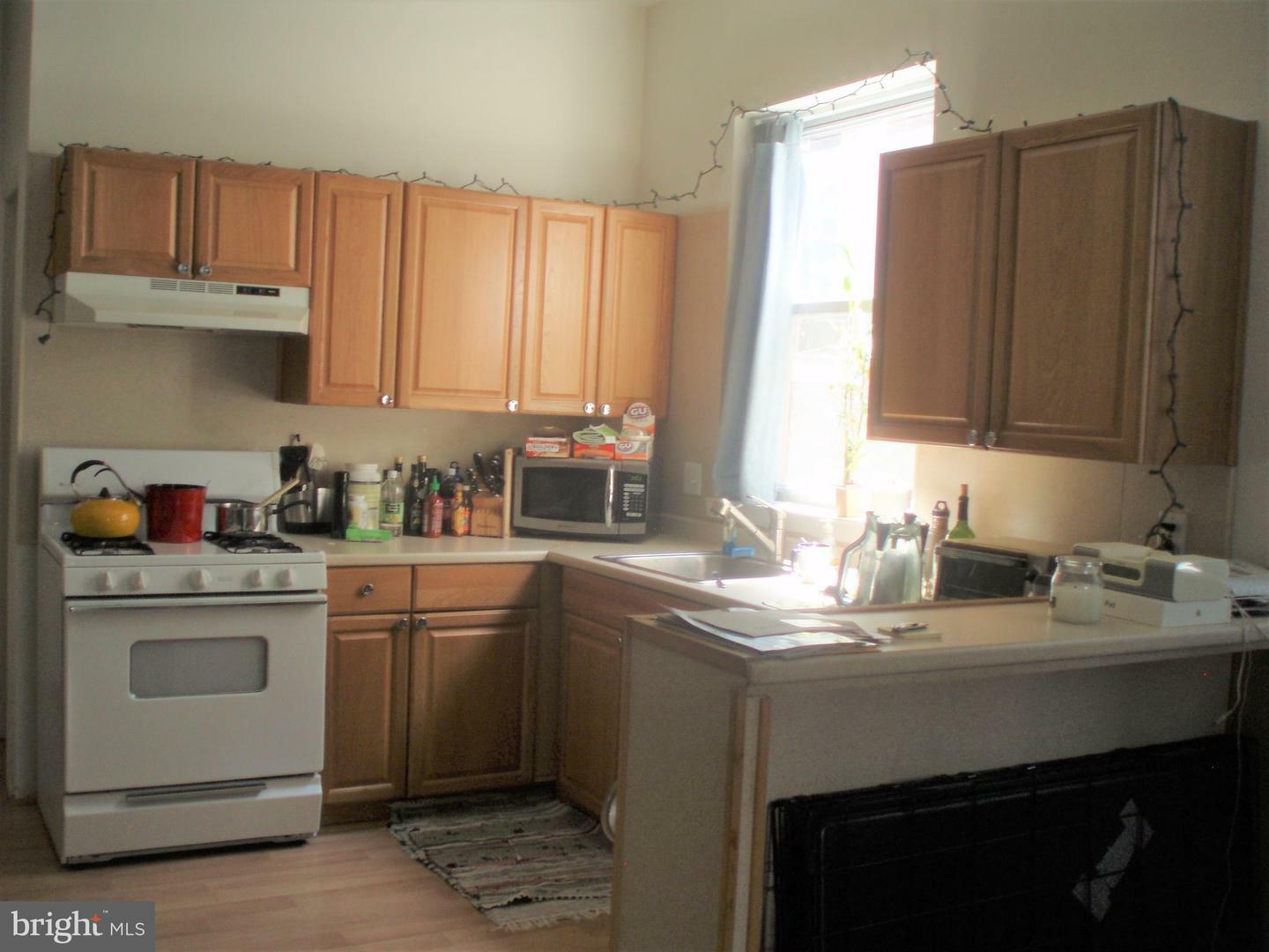 2043 Green Street 2R  Philadelphia PA 19130 photo