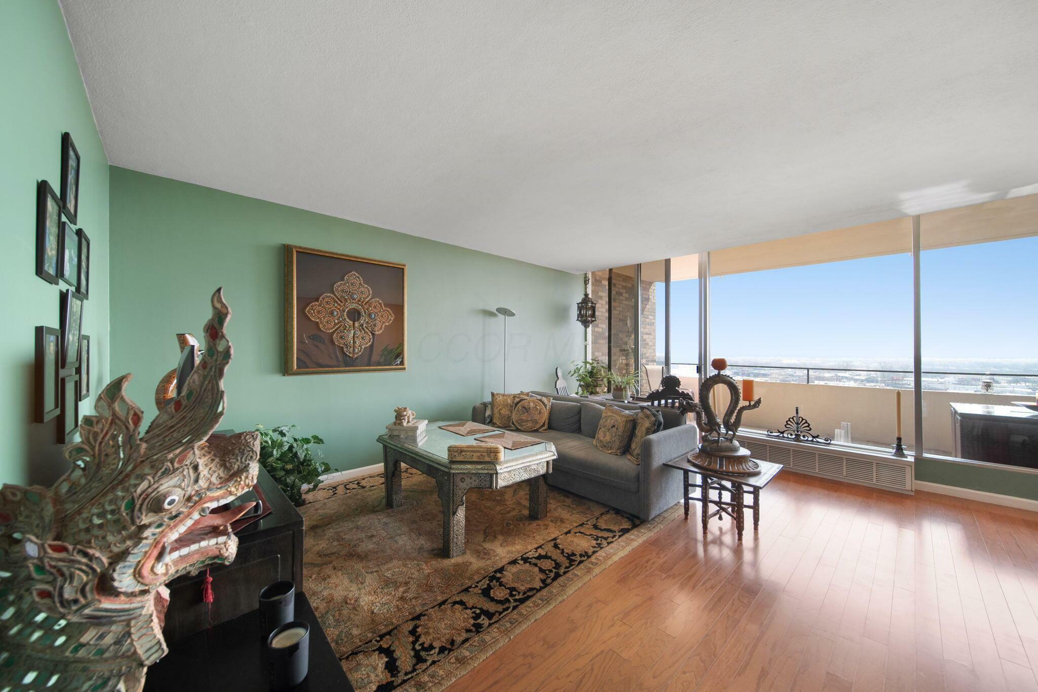 Property Photo: 1000 Urlin Avenue OH 43212