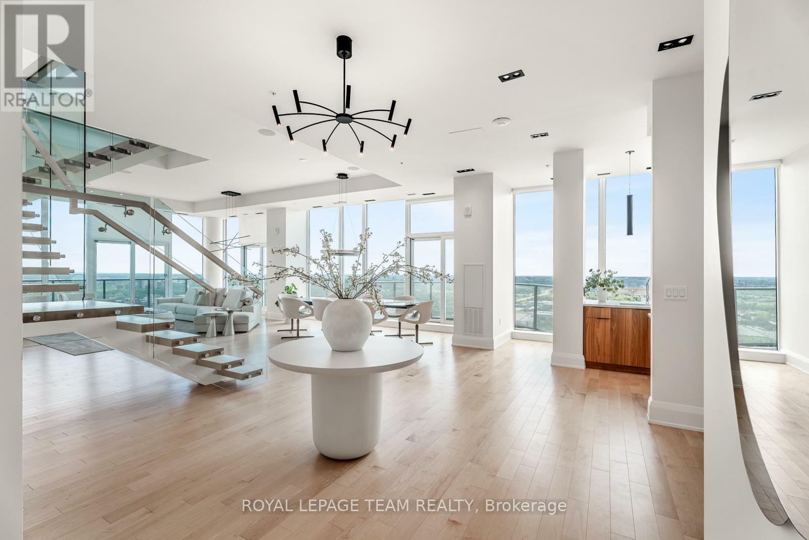 Property Photo: 805 Carling Avenue 4502 ON K1S 5W9