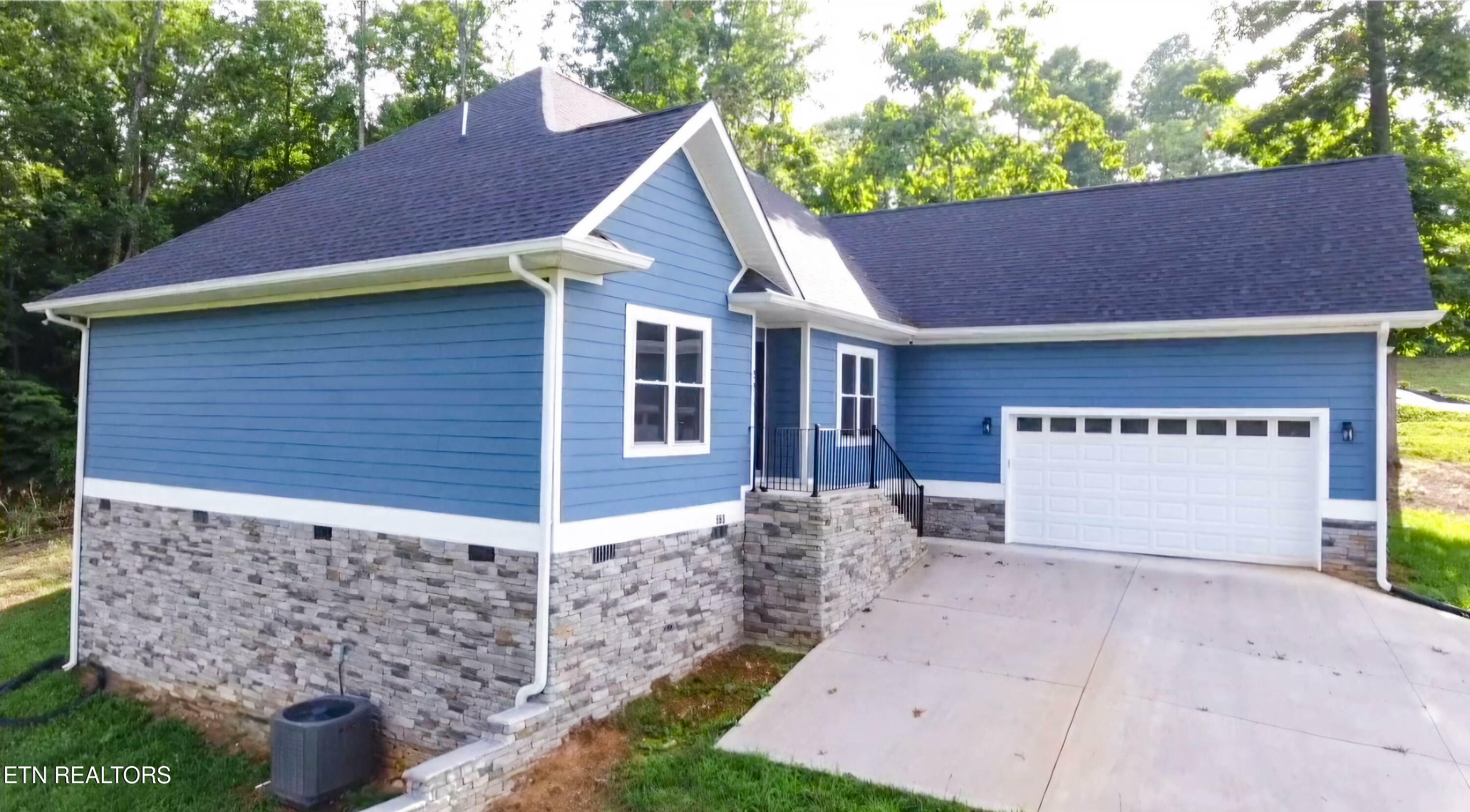 Property Photo: 553 Hickory Pointe Lane TN 37807
