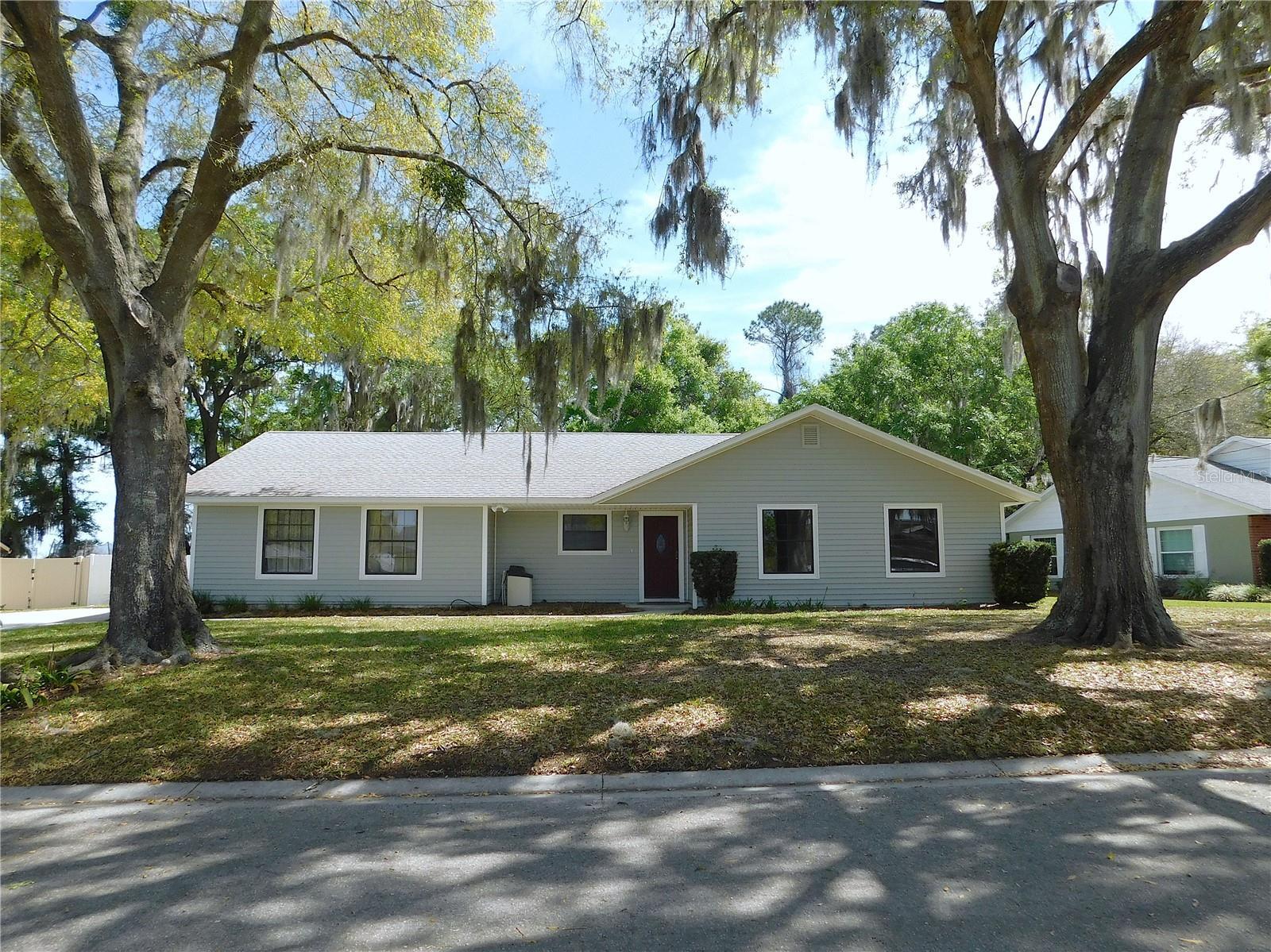 Property Photo: 3285 SE 26th Court FL 34471