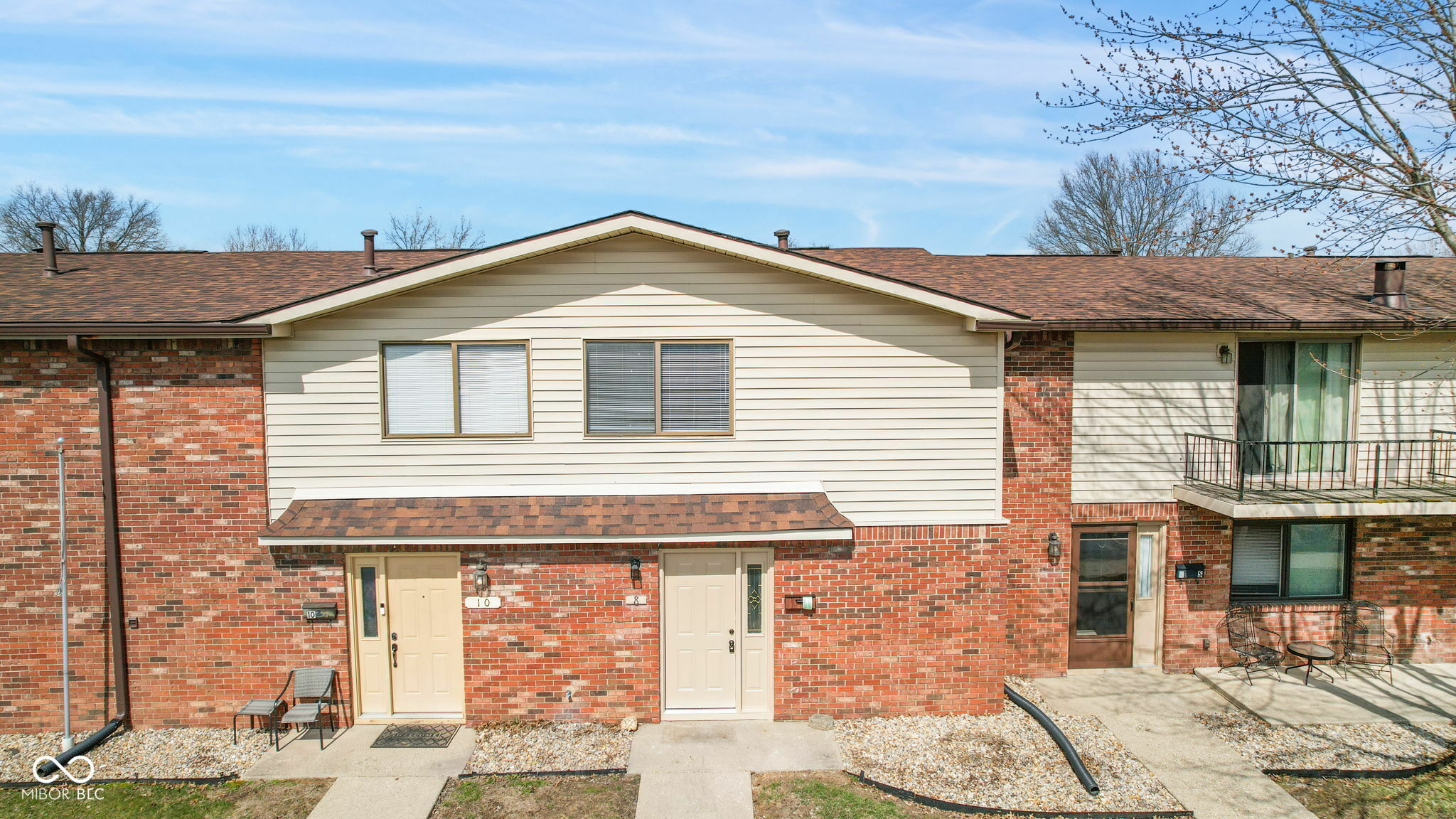 Property Photo:  8 Greenwood Trail S Drive  IN 46142 