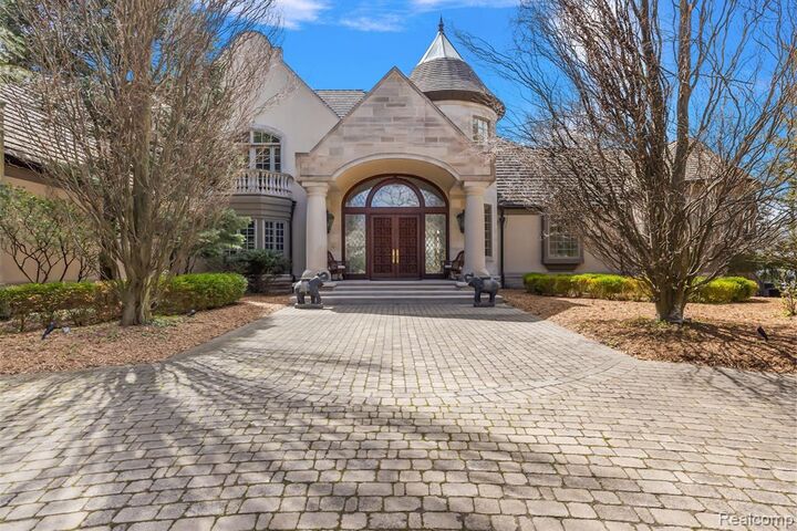Property Photo: 1747 Heron Ridge Drive MI 48302 0724