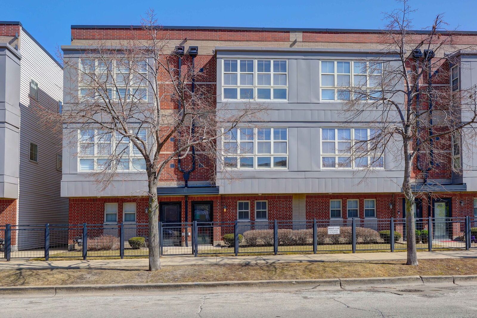 Property Photo: 2305 S Wabash Avenue IL 60616