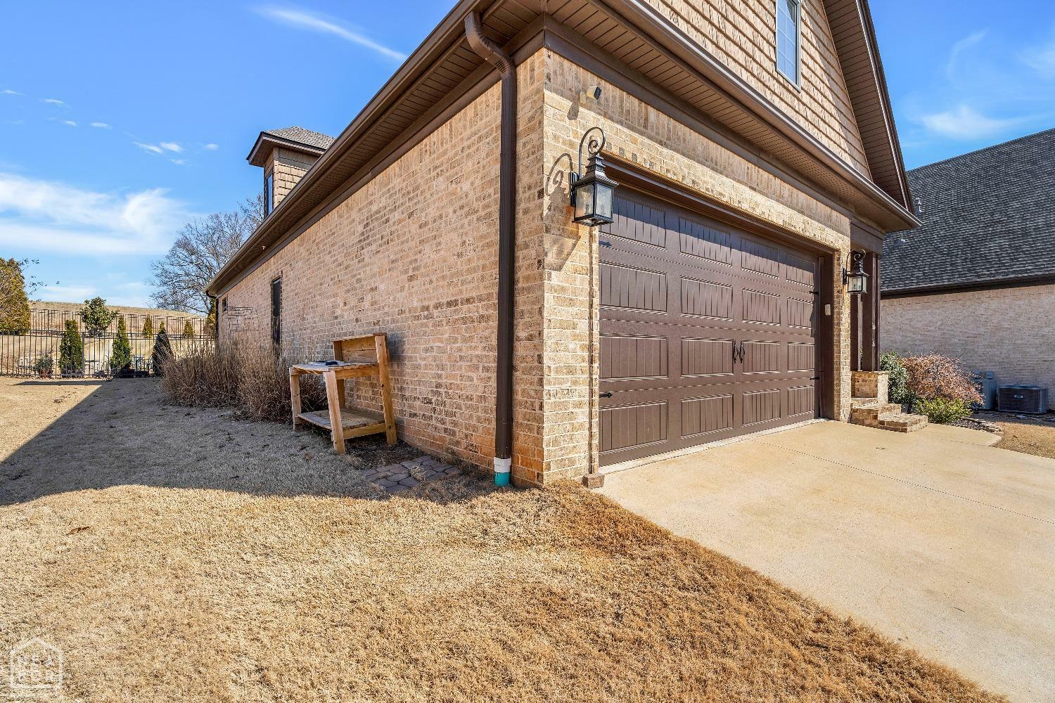 Property Photo:  1022 Villa Drive  AR 72405 