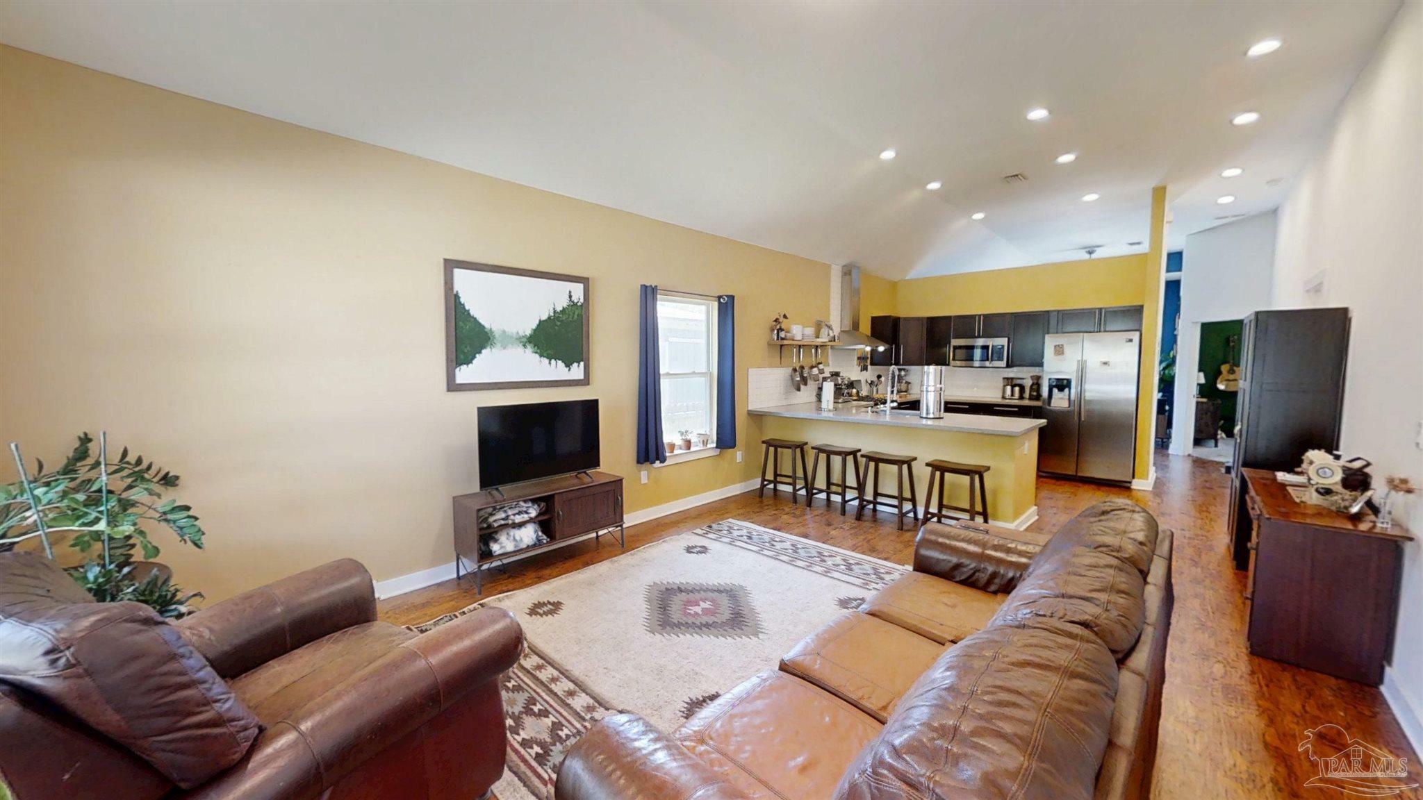 Property Photo: 1115 W Belmont St FL 32501