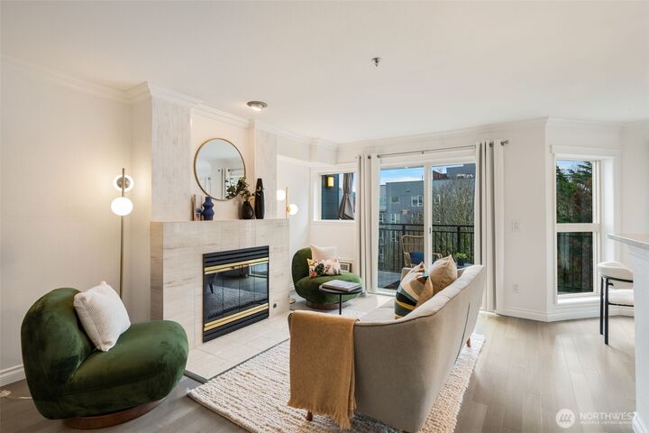 Property Photo:  701  Galer Street 819  WA 98109 
