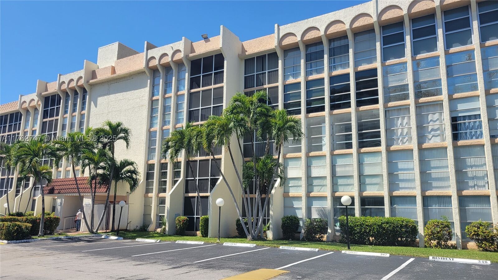 Property Photo: 701 Three Islands Blvd 420 FL 33009