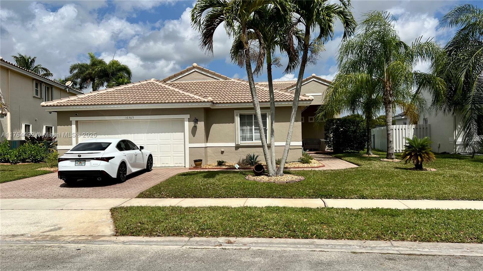 16365 SW 2nd Dr  Pembroke Pines FL 33027 photo