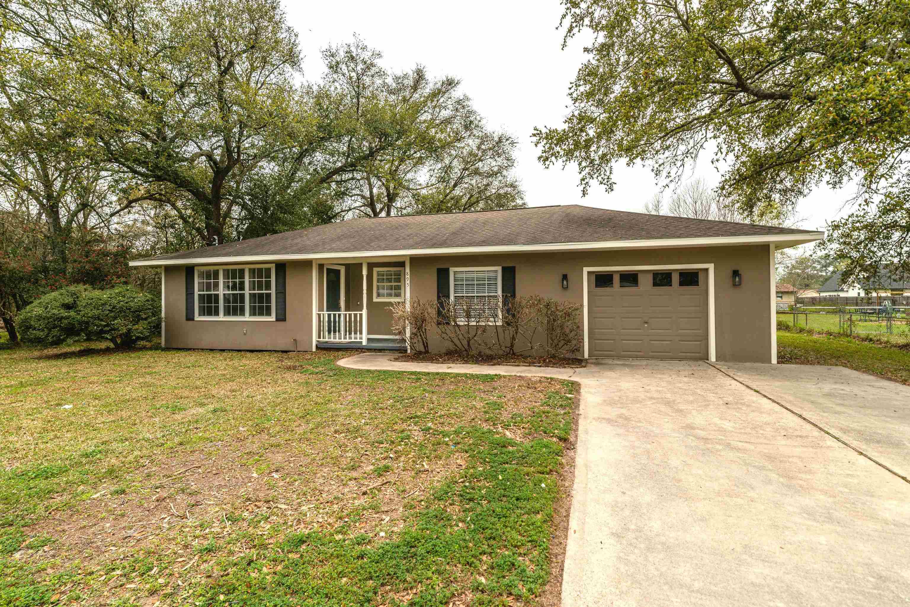 Property Photo: 895 Morning Glory TX 77611-2507