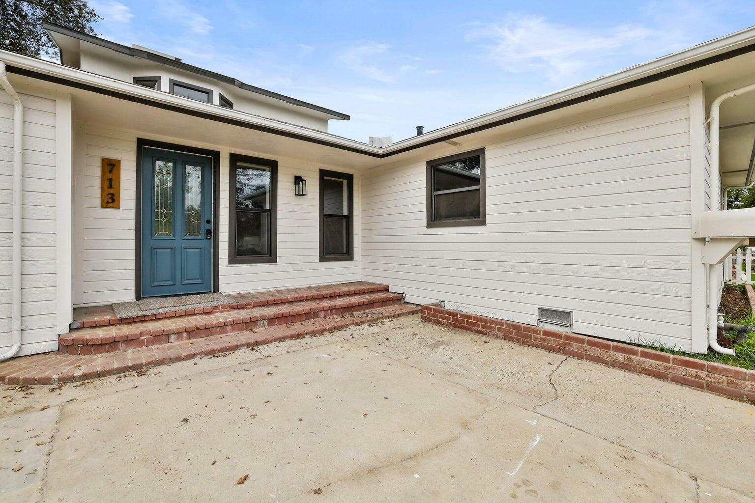 Property Photo: 713 S Jacob Street CA 93277