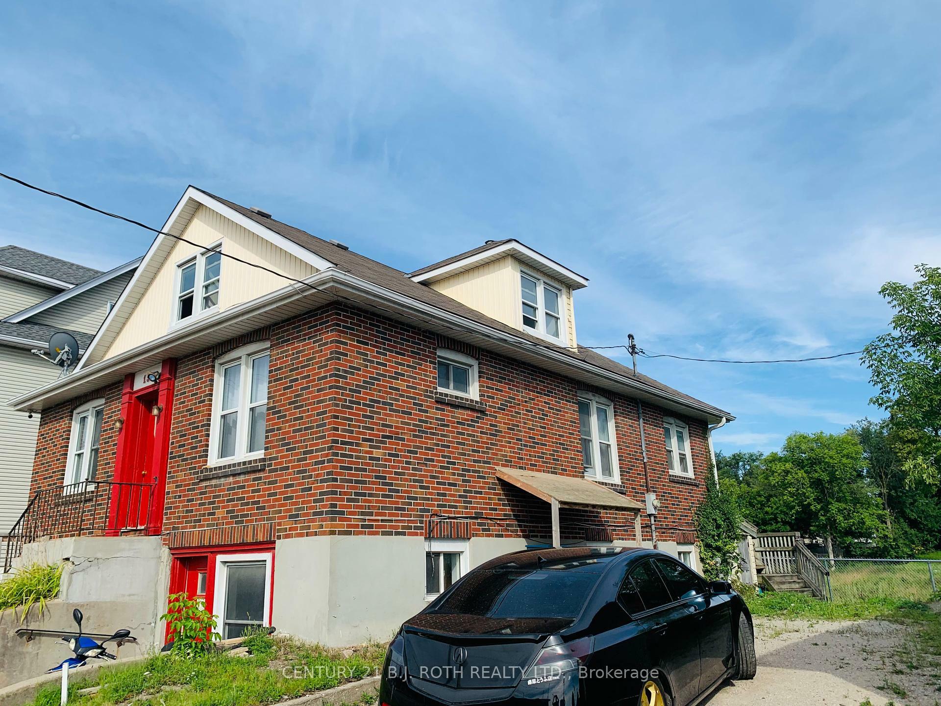 Property Photo: 156 Dunlop Street W ON L4N 1B2