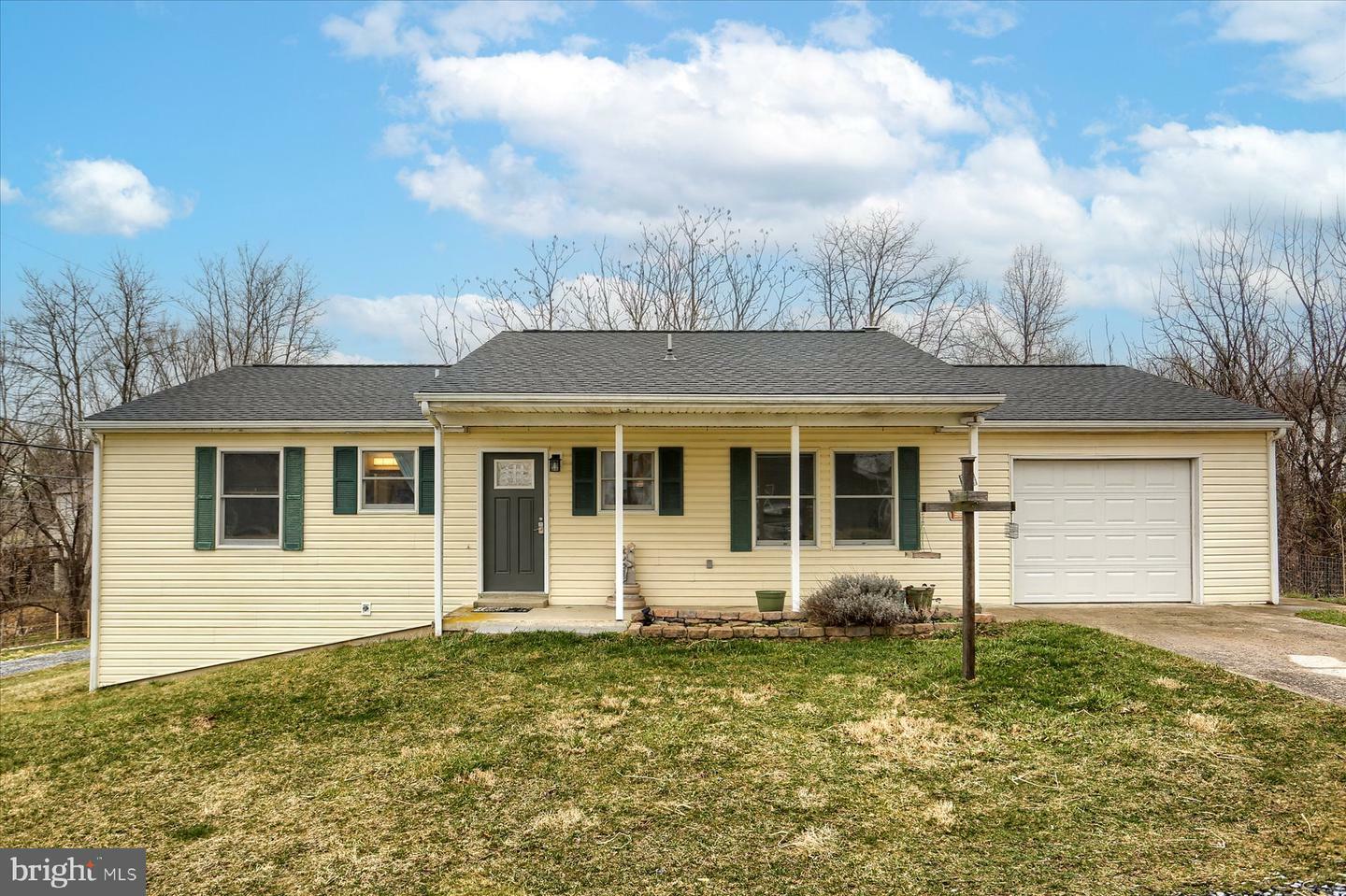 1828 Pebble Court  Harrisburg PA 17110 photo