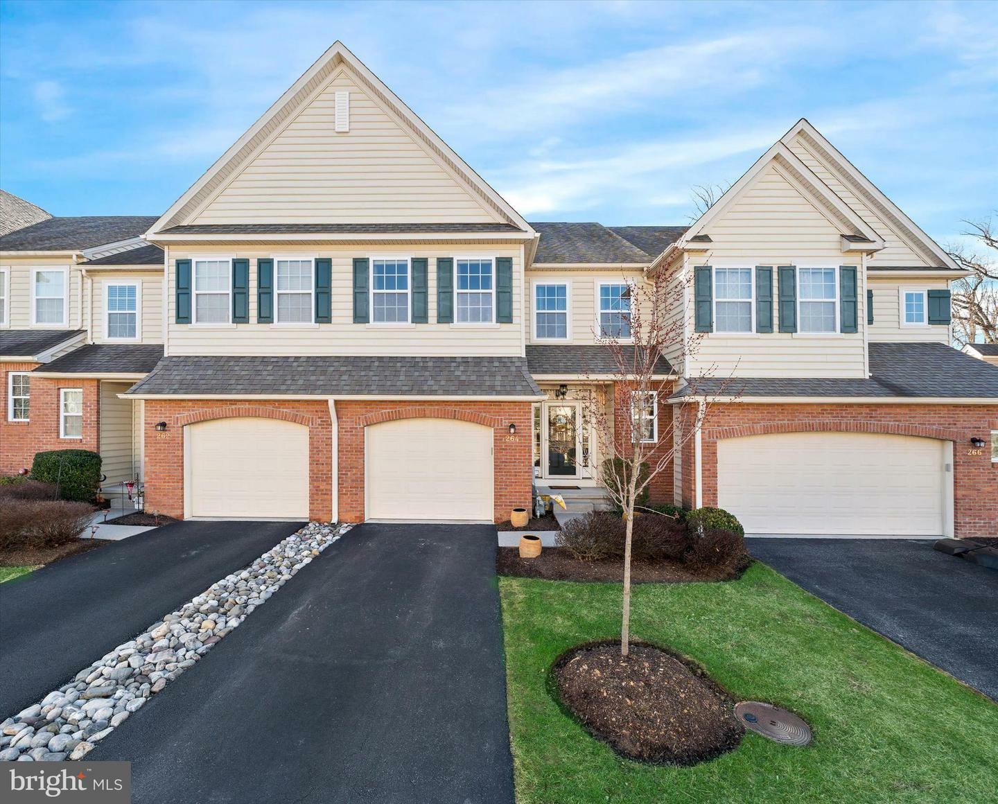 Property Photo: 264 Deepdale Drive 31 PA 19348