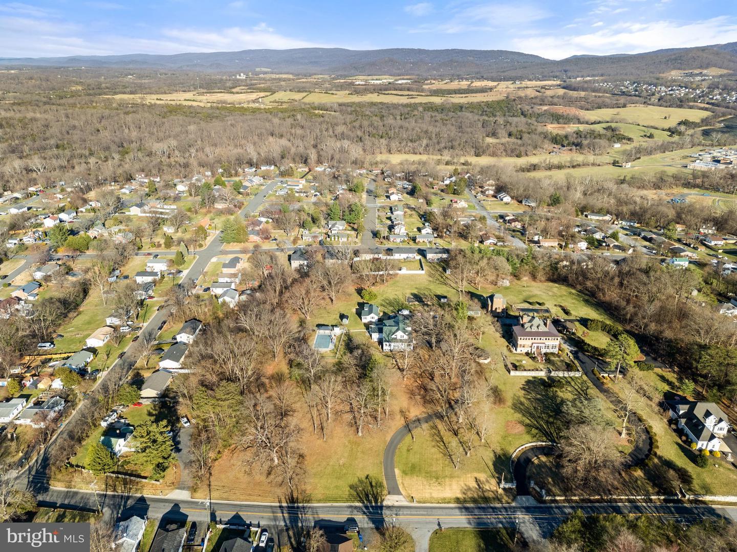 Property Photo: 1521 N Royal Avenue VA 22630