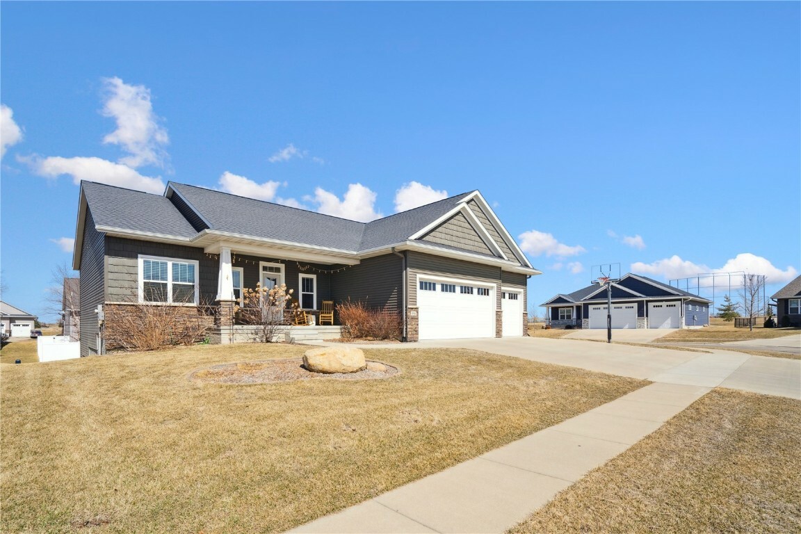 Property Photo: 590 Oak Park Circle IA 52302