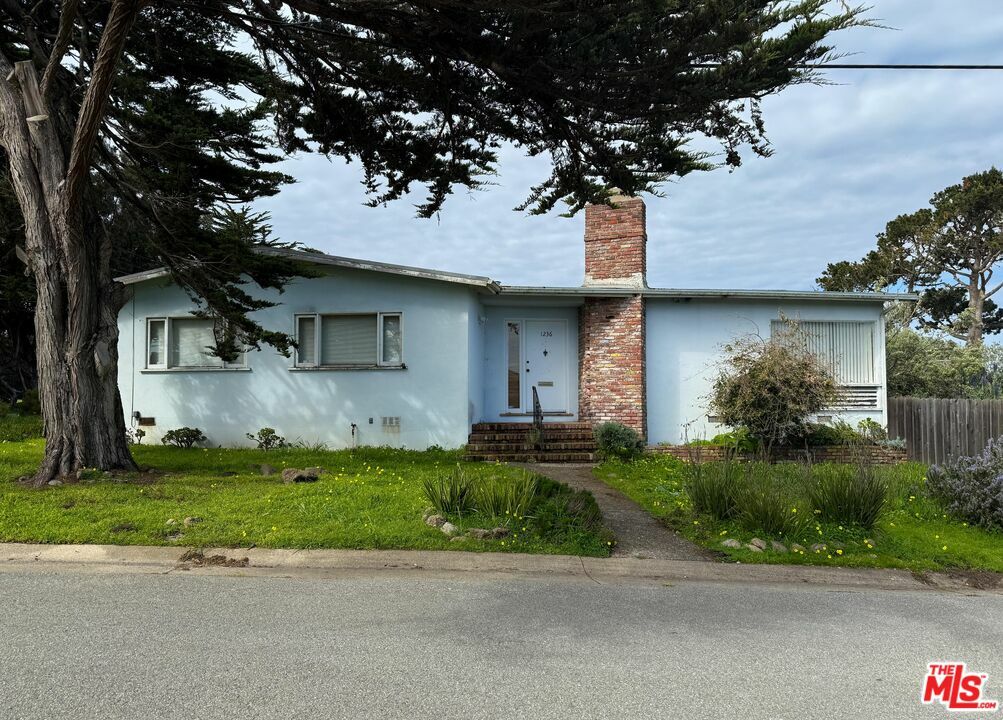 1236 Del Monte Blvd  Pacific Grove CA 93950 photo