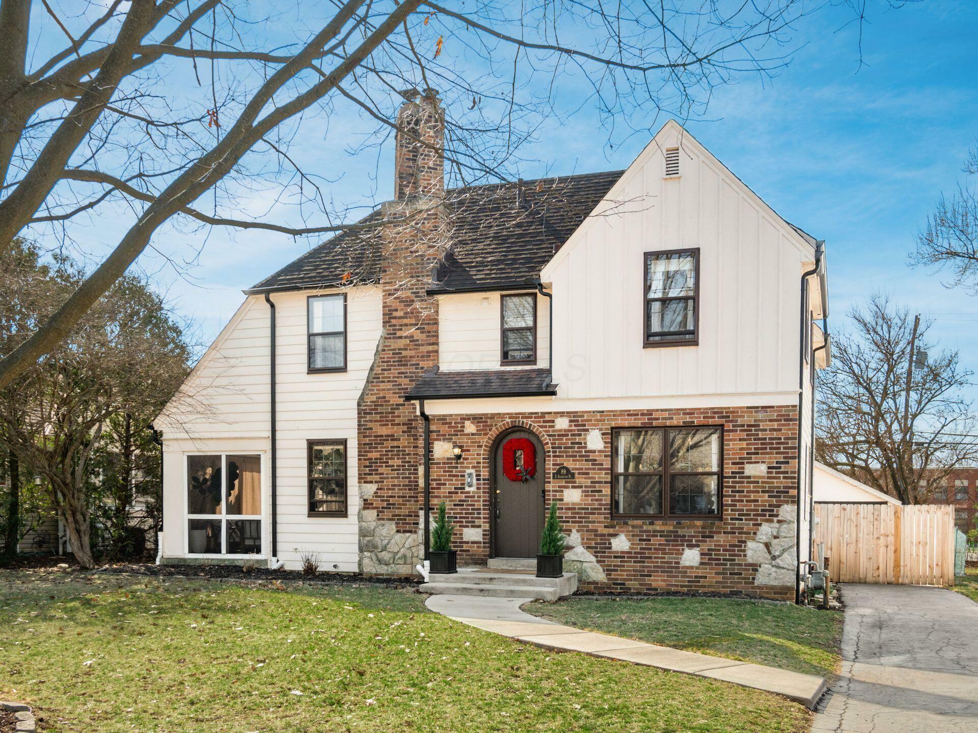 Property Photo: 89 E Schreyer Place OH 43214