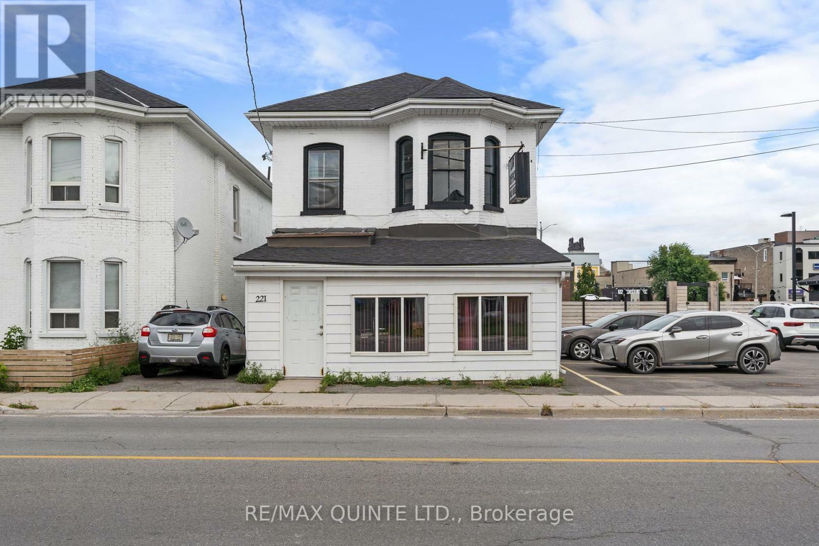 Photo de la propriété: 221 Coleman Street ON K8P 3H8