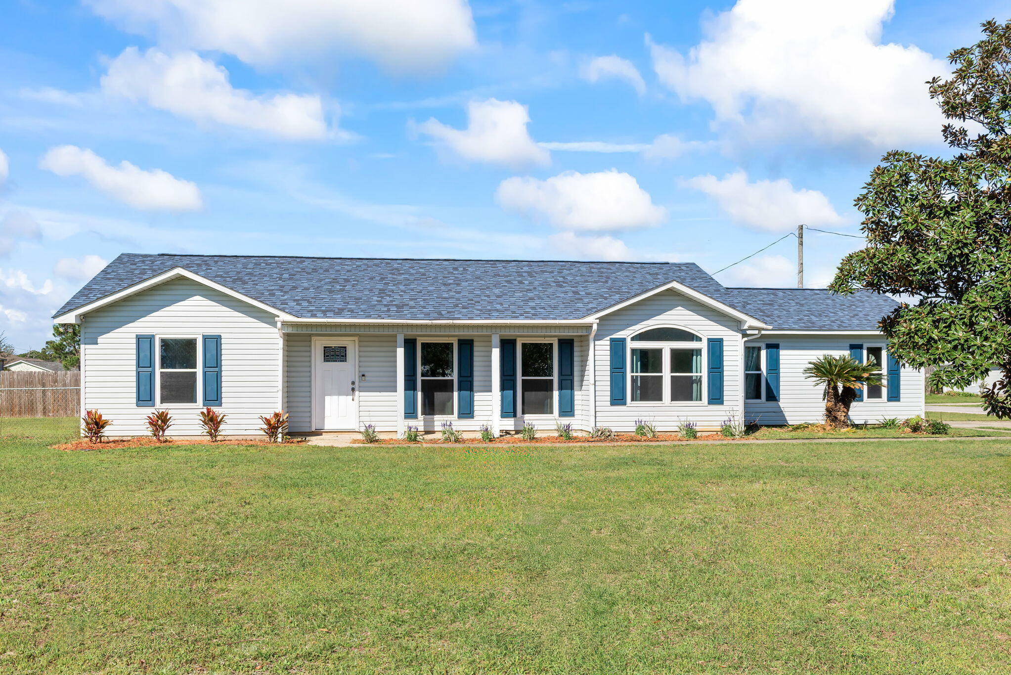 Property Photo: 1548 Joseph Circle FL 32563