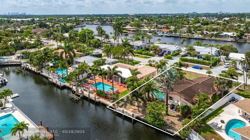 Property Photo:  1120 SE 9th Ave  FL 33060 