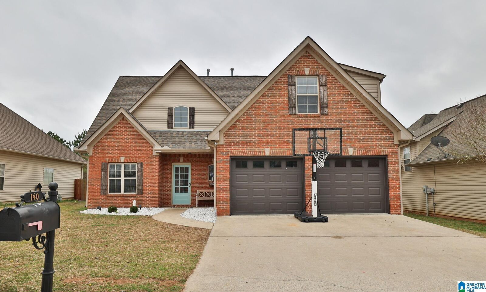 Property Photo:  140 Oak Leaf Court  AL 35125 