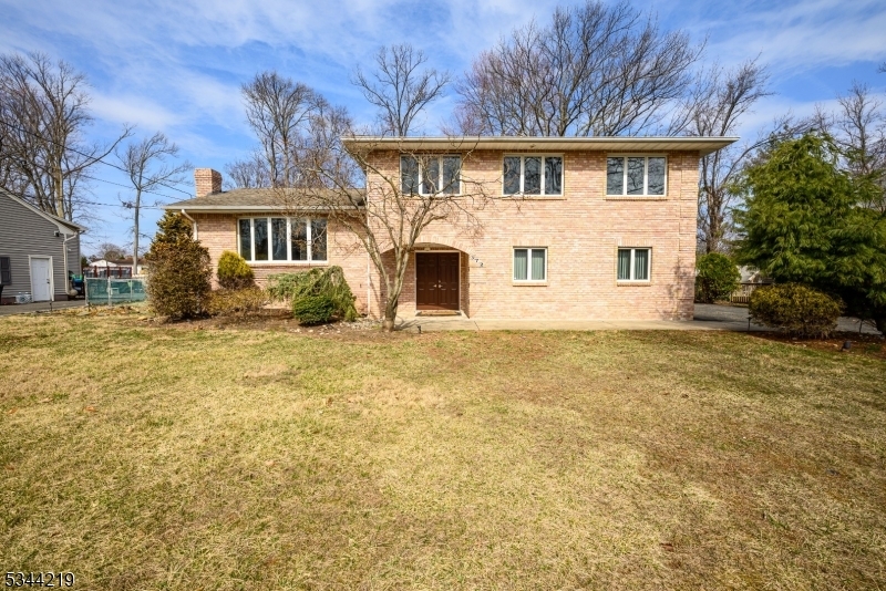Property Photo: 372 Willow Way NJ 07066