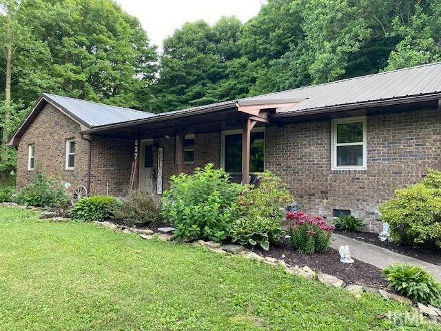 Property Photo: 827 S Dogwood Lane IN 47670