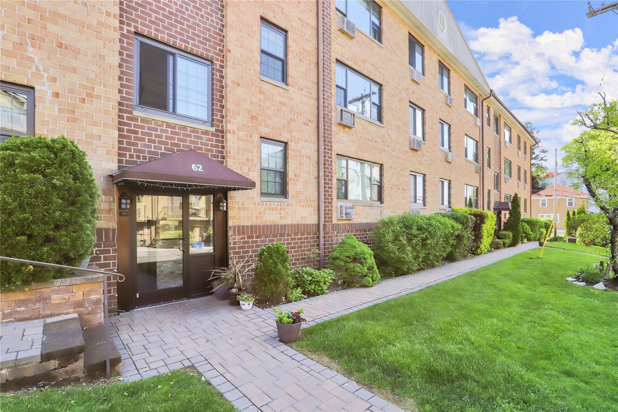 Property Photo:  62 Crescent 3D  NY 10707 
