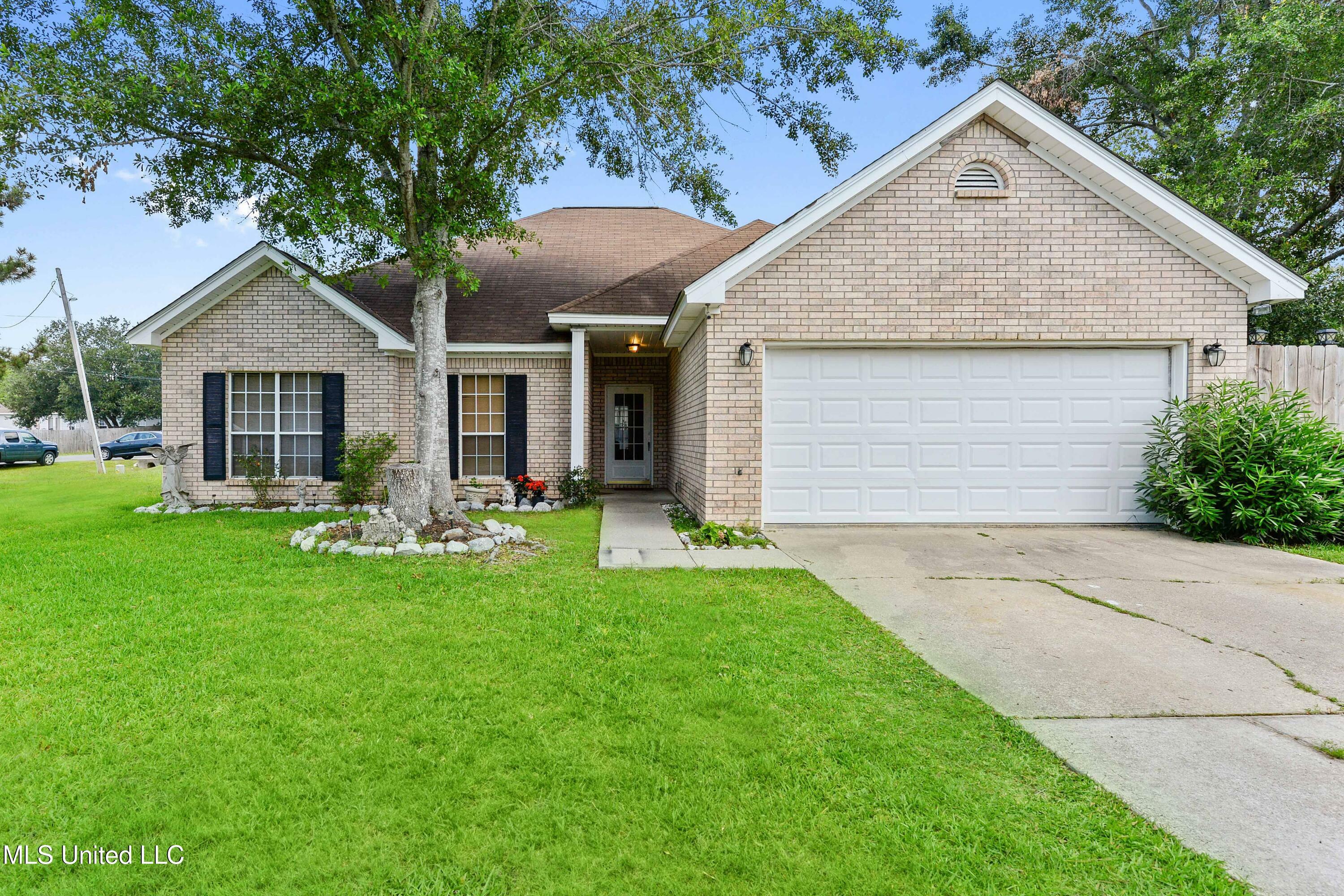 Property Photo: 11053 Pin Oak Drive MS 39532