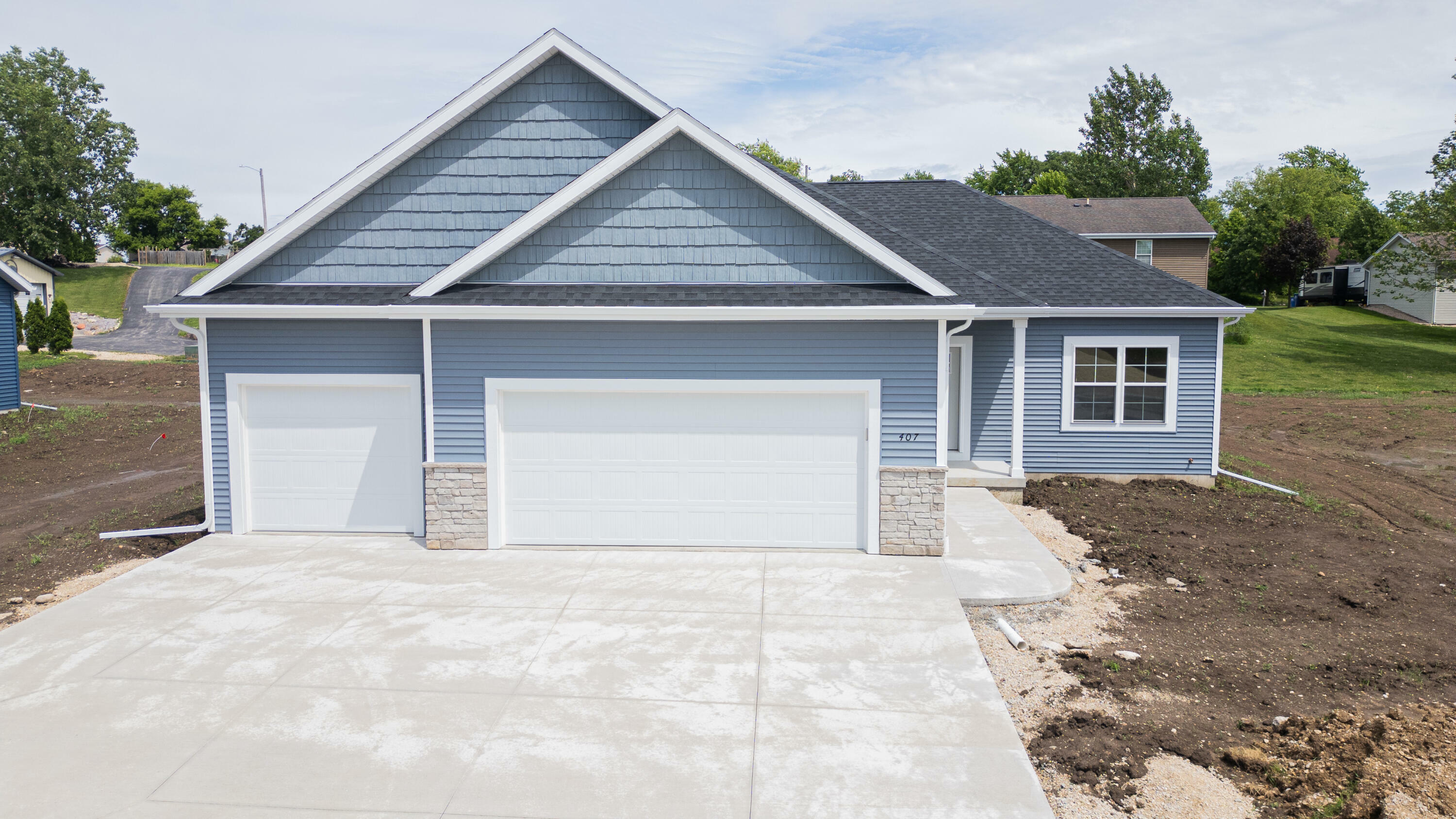 Property Photo:  407 Valley Dr  WI 53091 