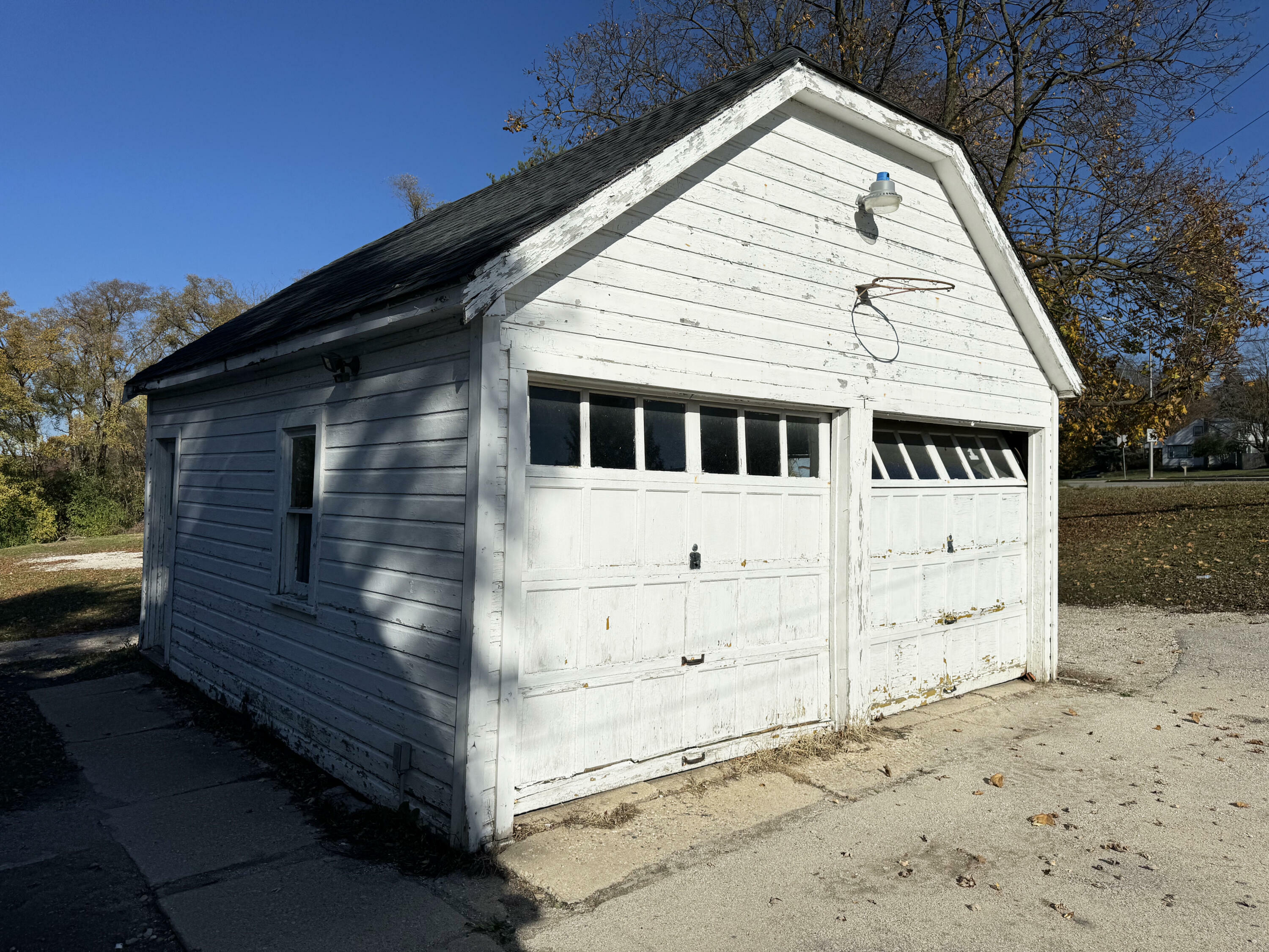 Property Photo: 1806 E Main St WI 53186