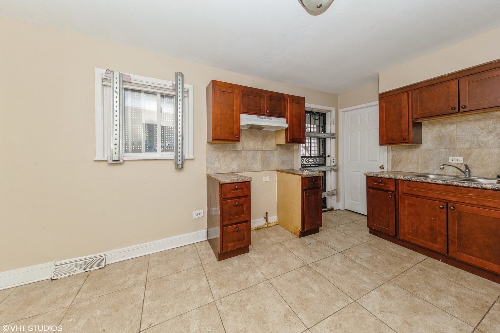 Property Photo: 2231 E 102nd Street IL 60617