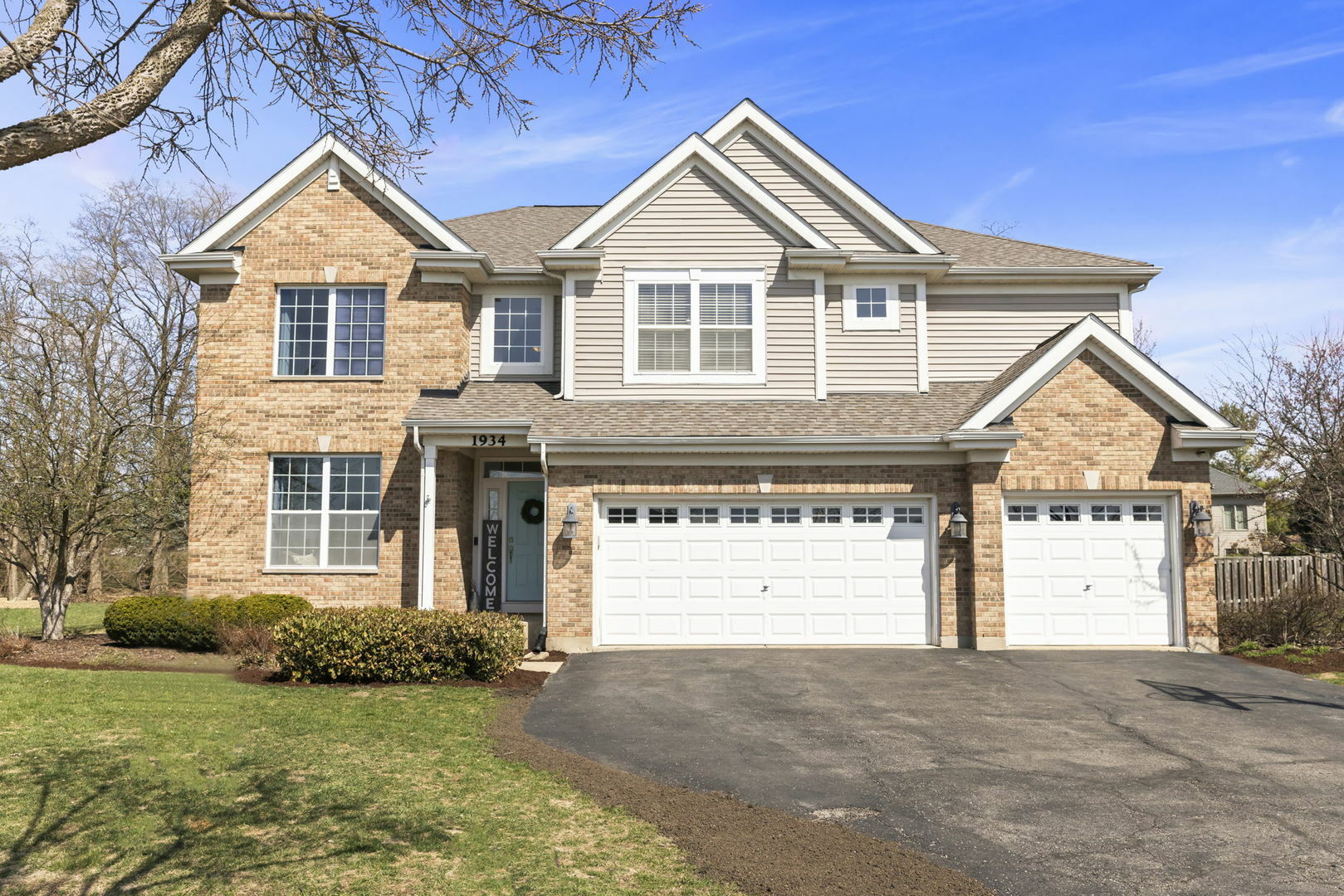 Property Photo: 1934 Raintree Road IL 60560